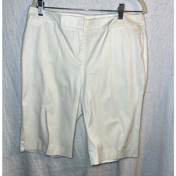 CHICO'S LIGHTWEIGHT BERMUDA SHORTS SIZE 15 - Picture 1 of 3
